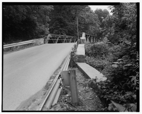 VIEW EAST, APPROACH ABUTMENT WALL DETAIL - Thompson's Station Bridge, Spanning White Clay Creek on Chambers Rock Road (…