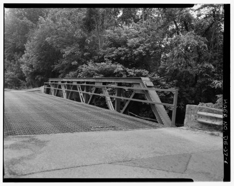 VIEW NORTHWEST, DETAIL OF DECK, TRUSS, AND STEEL HANDRAIL - Thompson's Station Bridge, Spanning White Clay Creek on Cha…