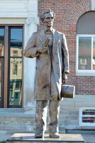 Statue of Lincoln, Marshall, IL, US (03)