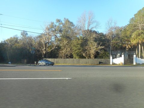 NB US Alt 27; Plantation House at SB Levy CR 337