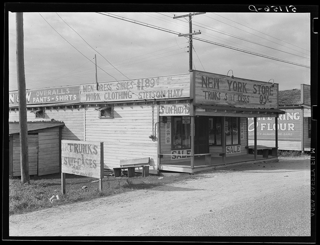 Migrant vegetable pickers and packinghouse workers. General store