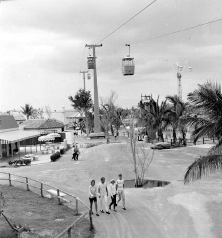Sky trail amusement ride at Pirates World - Dania, Florida