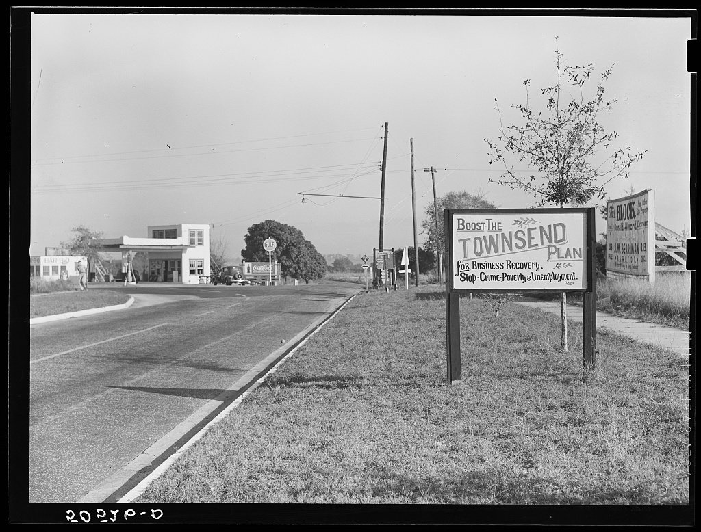 Sign along highway near Frostproof, Florida