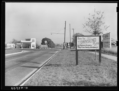 Sign along highway near Frostproof, Florida