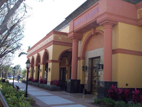 Grand Lux Cafe