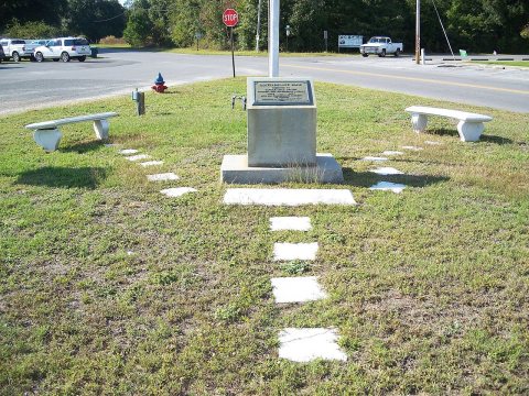 Crestview FL Lundy mnmt01