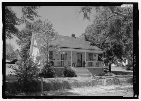 View looking northeast of 1002 South 1st Street, a side-gable duplex mill worker house for Lanett Cotton Mill - 1002 So…