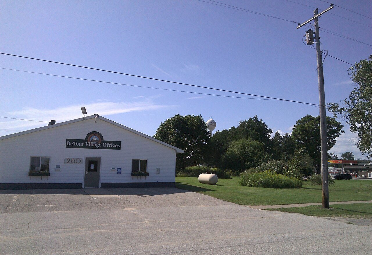 De Tour Village