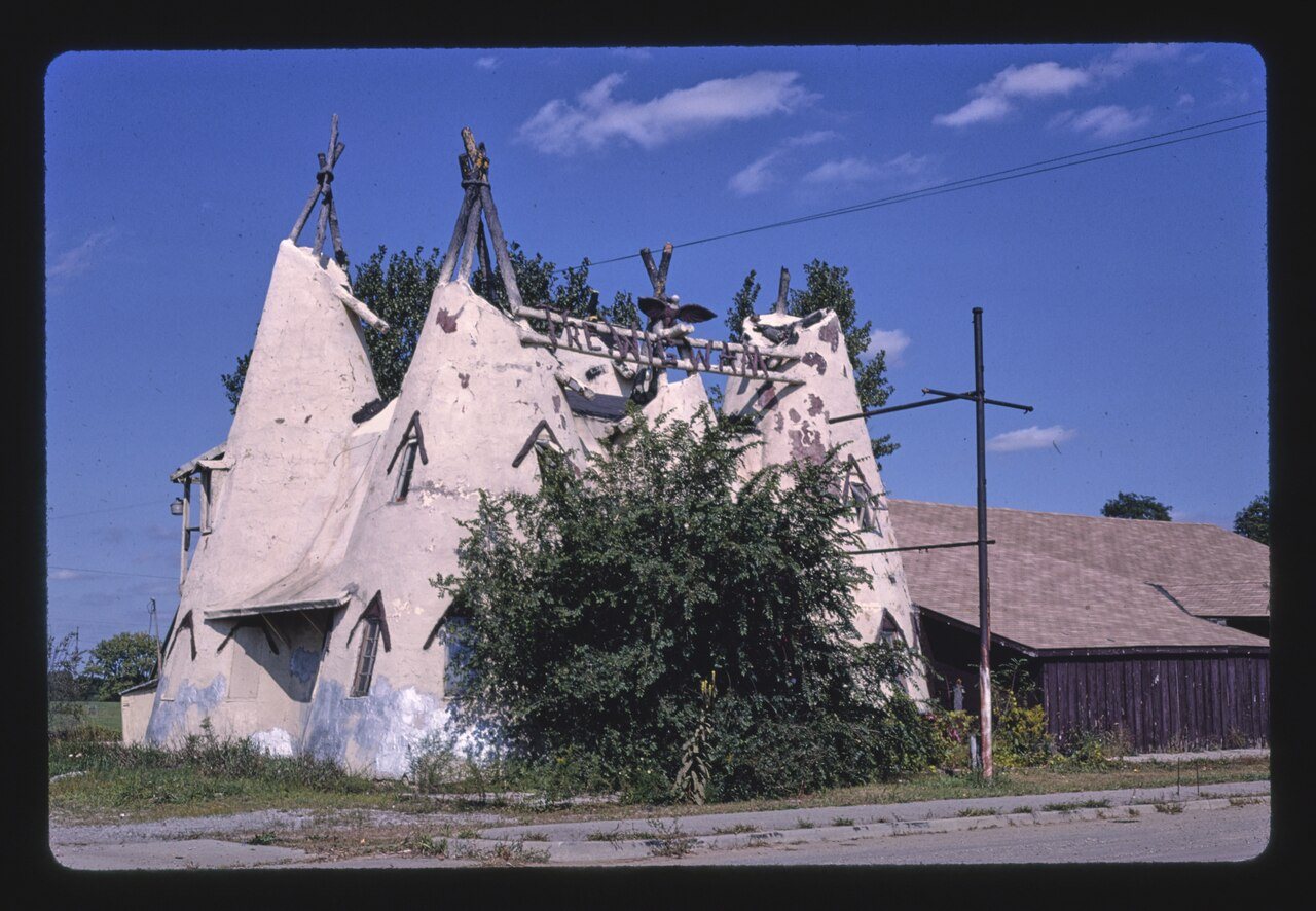 Teepee Inn, angle 1, Route 223