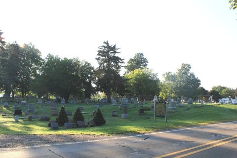 Hamburg Cemetery, Hamburg Road ^ Strawberry Lake Road