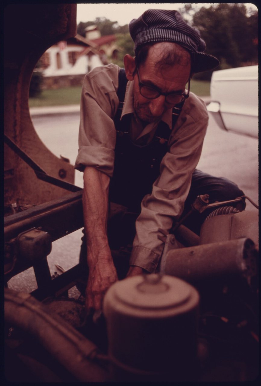 CHIEF WESTMORELAND, KNOWN AS "MR. FIX-IT", WORKS ON A GOLF CART IN HELEN, GEORGIA, NEAR ROBERTSTOWN. RESIDENTS OF THE..…