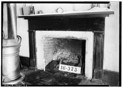 FIREPLACE. - Bonner House, 2708 Tenth Avenue, Sheffield, Colbert County, AL HABS ALA,17-SHEF,1-3