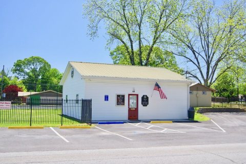 Clermont-town-building-ga