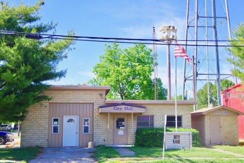 Holcomb-City-Hall-mo