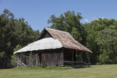 A Georgia barn near Gray, in Jones County, Georgia, considered classic because many Georgia barns are noted for their h…