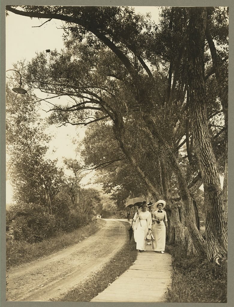 Church road along the beach