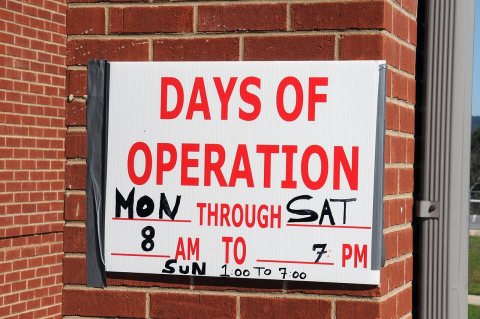 FEMA - 42163 - Hours-days of operation sign at the Disaster Recovery Center