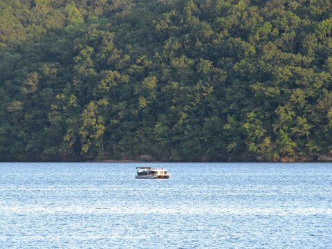 Waterloo-Pickwick-Lake-boat-al