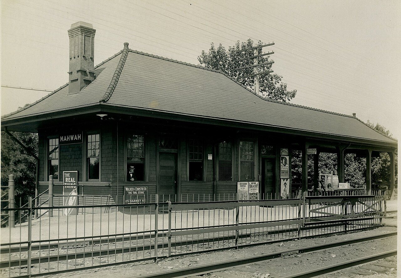 Mahwah station - Bailey
