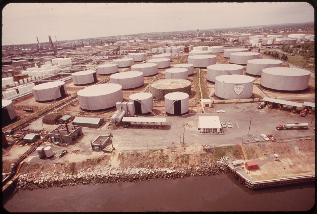 ROYAL PETROLEUM (SHELL OIL CO.) AT SEWAREN ON ARTHUR KILL