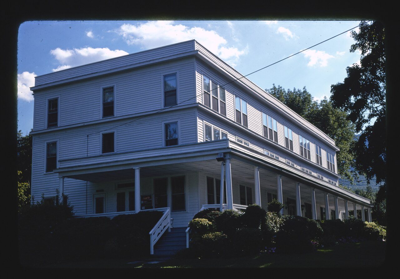Pickwick Lodge, Round Top, New York