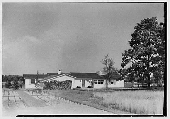 Arthur W. Rossiter, Jr., residence on St. Marks Lane, Islip, Long Island. LOC gsc.5a03330