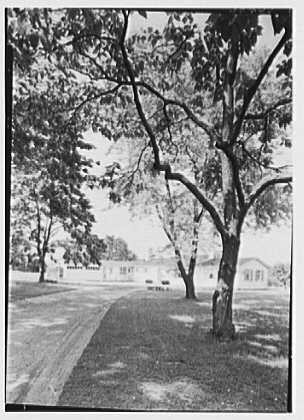 Arthur W. Rossiter, Jr., residence on St. Marks Lane, Islip, Long Island. LOC gsc.5a03329