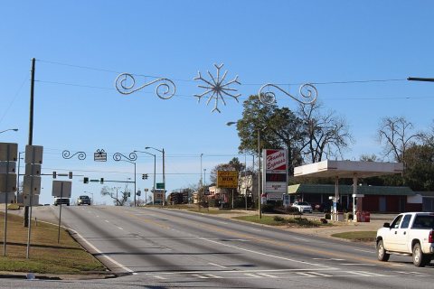 Over the road Christmas decorations, US82 Sylvester 2
