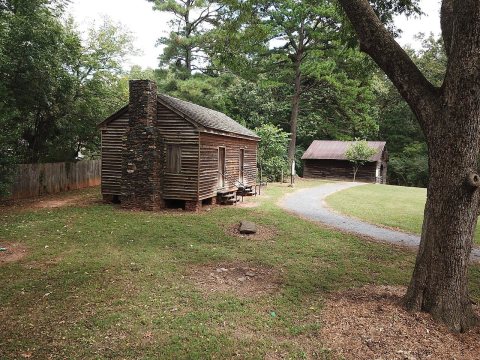 5HN slave cabin and barn