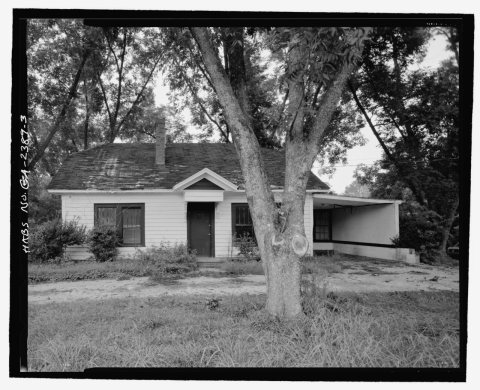 Front facade (closer up view), south facing - J.W. Mann House, 1918 Dresden Drive
