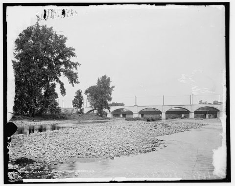 U. & M. V. Railway bridge
