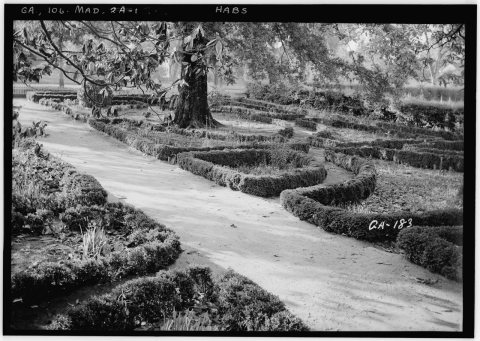 Historic American Buildings Survey L. D. Andrew - Photographer June, 5, 1936 GARDEN LOOKING NORTH FROM PORCH - Kolb-Pou…