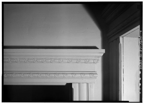 INTERIOR, DETAIL OF TYPICAL DOORWAY MOLDING - Colonel John Kingman House, Main Street