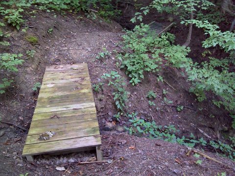 FLT CT07 15.62 mi - Two puncheons, (1) 1x6x28 deck, 8' long, 2 2x8 stringers, (2) 1x6x40 deck, 7' long, 2 4x4 stringers