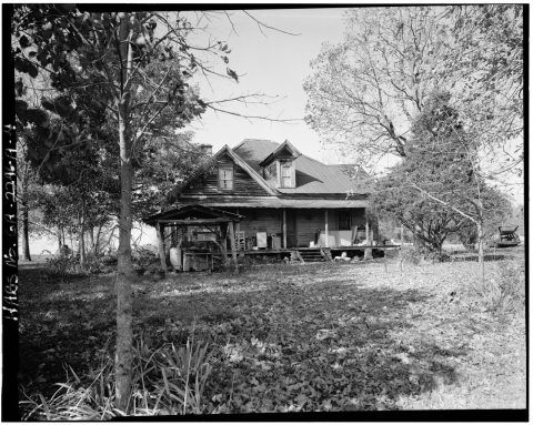 EAST FRONT. WELL SHED IS TO THE LEFT SIDE OF HOUSE. - John C. Wood Homeplace, House, U.S. 441
