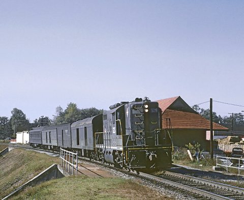 Western Railway of Alabama GP7 525 with Atlanta & West Point's Train 38, The Crescent, at Fairburn, GA on October 26, 1…