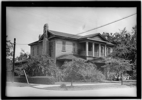 Historic American Buildings Survey L. D. Andrew, Photographer Aug. 12, 1936 GENERAL VIEW OF EXTERIOR - Davis House, 238…