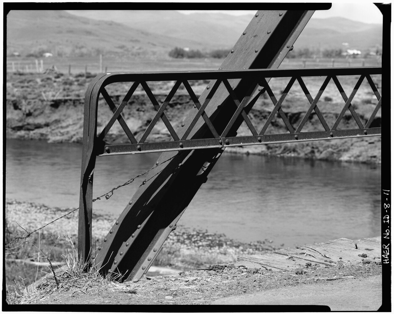 VIEW OF SIDE GUARD RAIL, WEST SIDE OF SOUTH END, LOOKING WEST - Burton Road Bridge, Spanning Little Weiser River, Cambr…