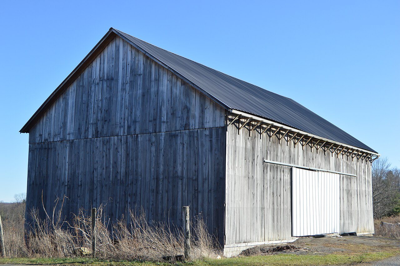 Flauhaus Road bank barn