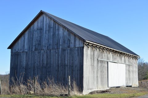 Flauhaus Road bank barn
