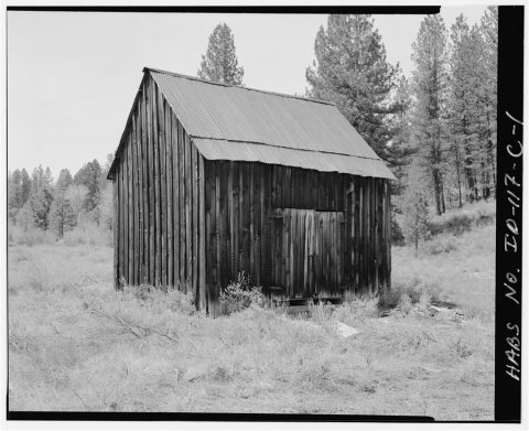 Hiatt Property, Barn, West bank of Woof Creek, 400 feet northwest of intersection of U.S.F.S. Roads 651 & 349