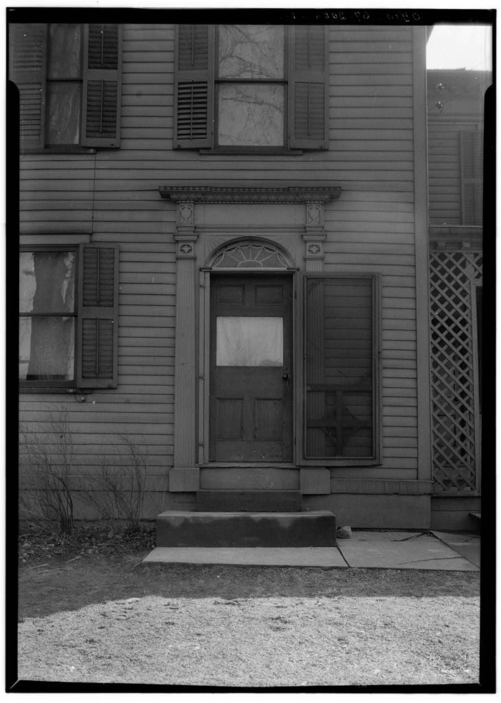 Lois Shively House (Entrance Doorway)