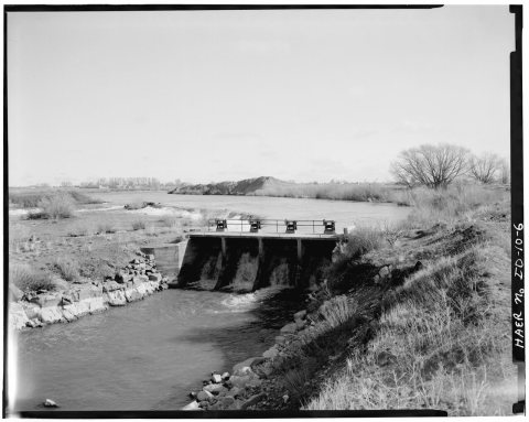 DAM AND MAIN CANAL HEADGATE, VIEW OF SOUTH ELEVATION - Snake River Valley Irrigation District, East Side of Snake River…