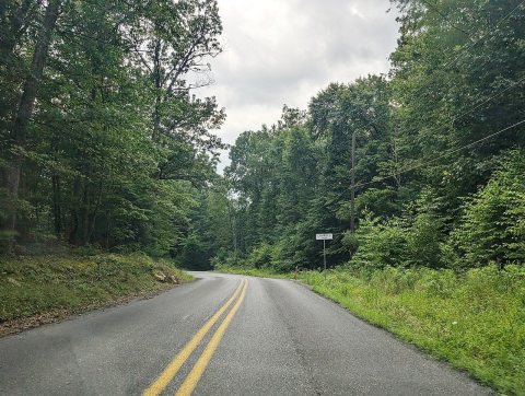 Jericho Road wb entering Carroll Township, Perry County, PA, July 2025