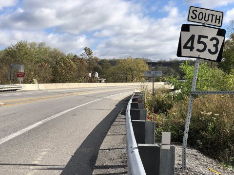 2021-10-27 13 32 41 View south along Pennsylvania State Route 453 (Birmingham Pike) at Pennsylvania State Route 550 (Pe…