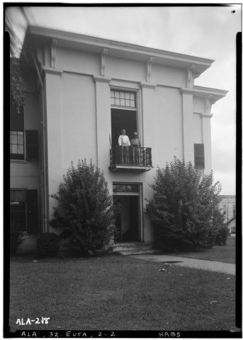 CLOSE-UP SOUTH (FRONT) ENTRANCE - Greene County Courthouse, Main and Boligee Streets, Prairie and Monroe Avenues, Eutaw…