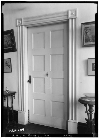 DOOR IN EAST WALL OF HALL, FIRST FLOOR - Boligee Hill, Near U.S. Highway 11, Eutaw, Greene County, AL HABS ALA,32-EUTA.…