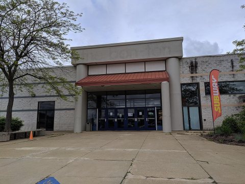 Columbiamall-bloomsburg-subway-entrance