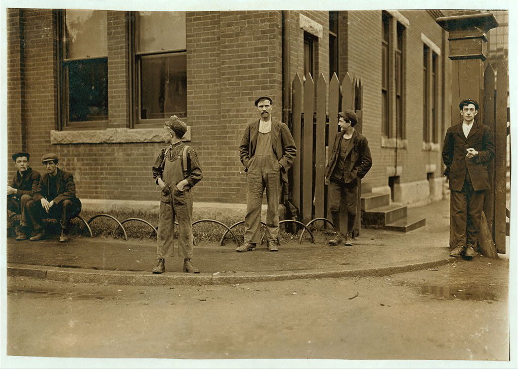 6 A.M., June 10, 1909. Going into Warren (R.I.) Mfg. Co. Location: Warren, Rhode Island