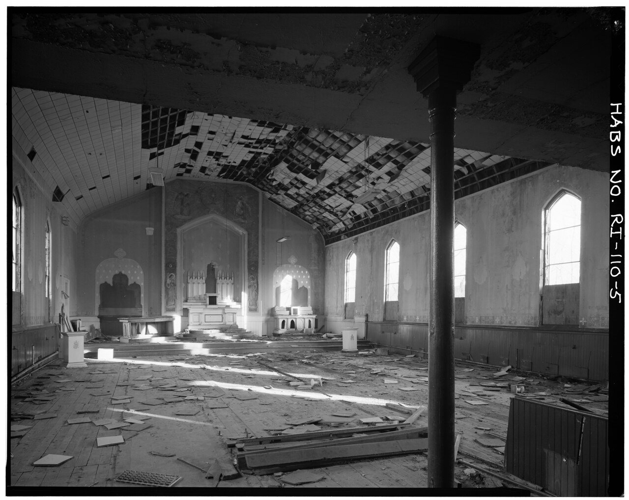 INTERIOR FACING ALTAR. - St. Michael's Catholic Church, 15 Homestead Avenue